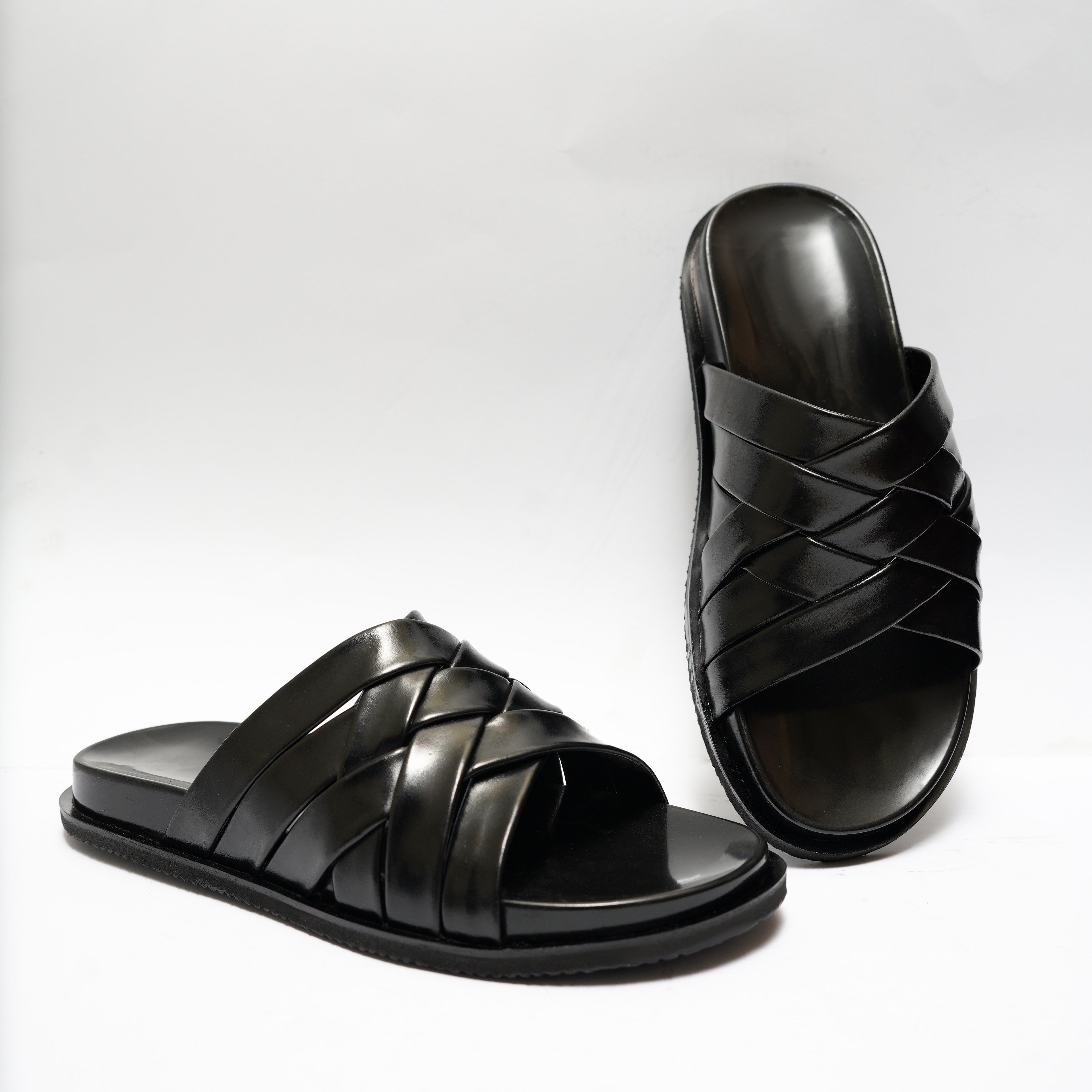 THE ' CRISSCROSS 'SLIPPER ( BLACK )