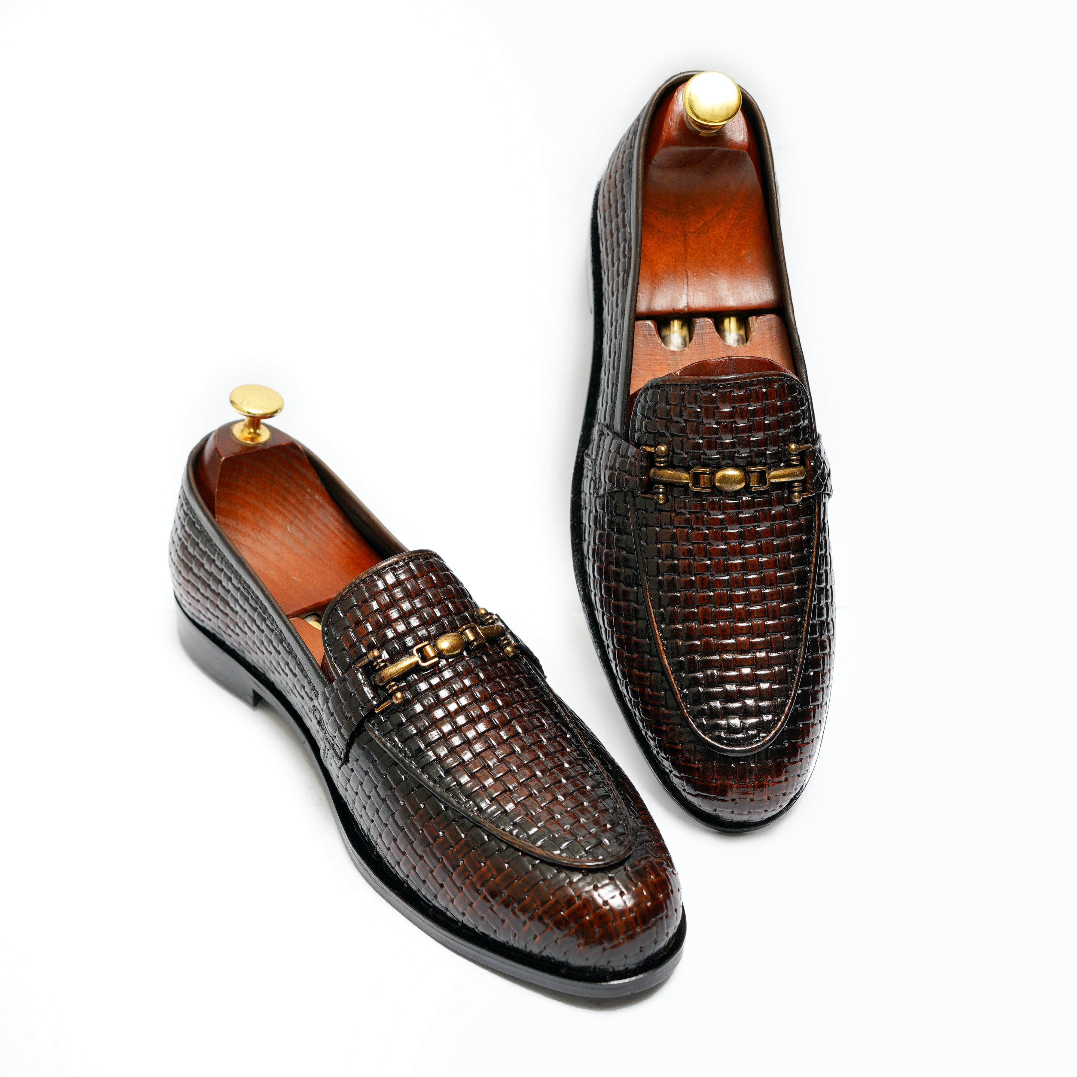 THE KNITTING PRINT ( BROWN TT )